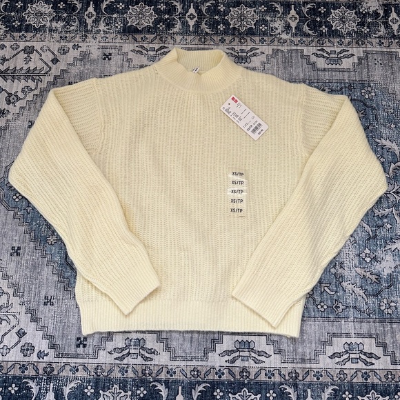 Uniqlo Sweaters - Uniqlo mock neck sweater - XS